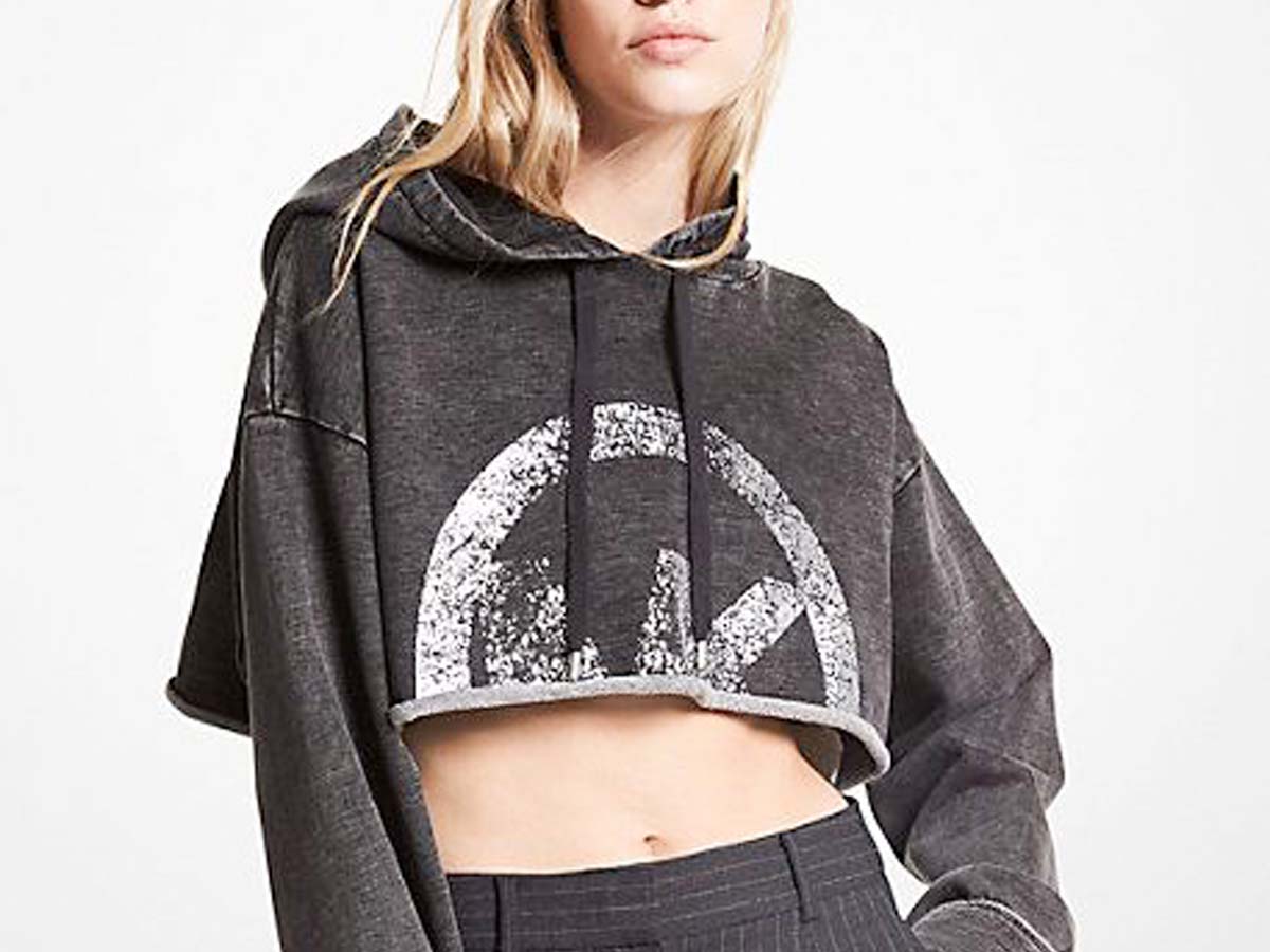 Stylish Comfort: The Versatility of Cropped Hooded Sweatshirts