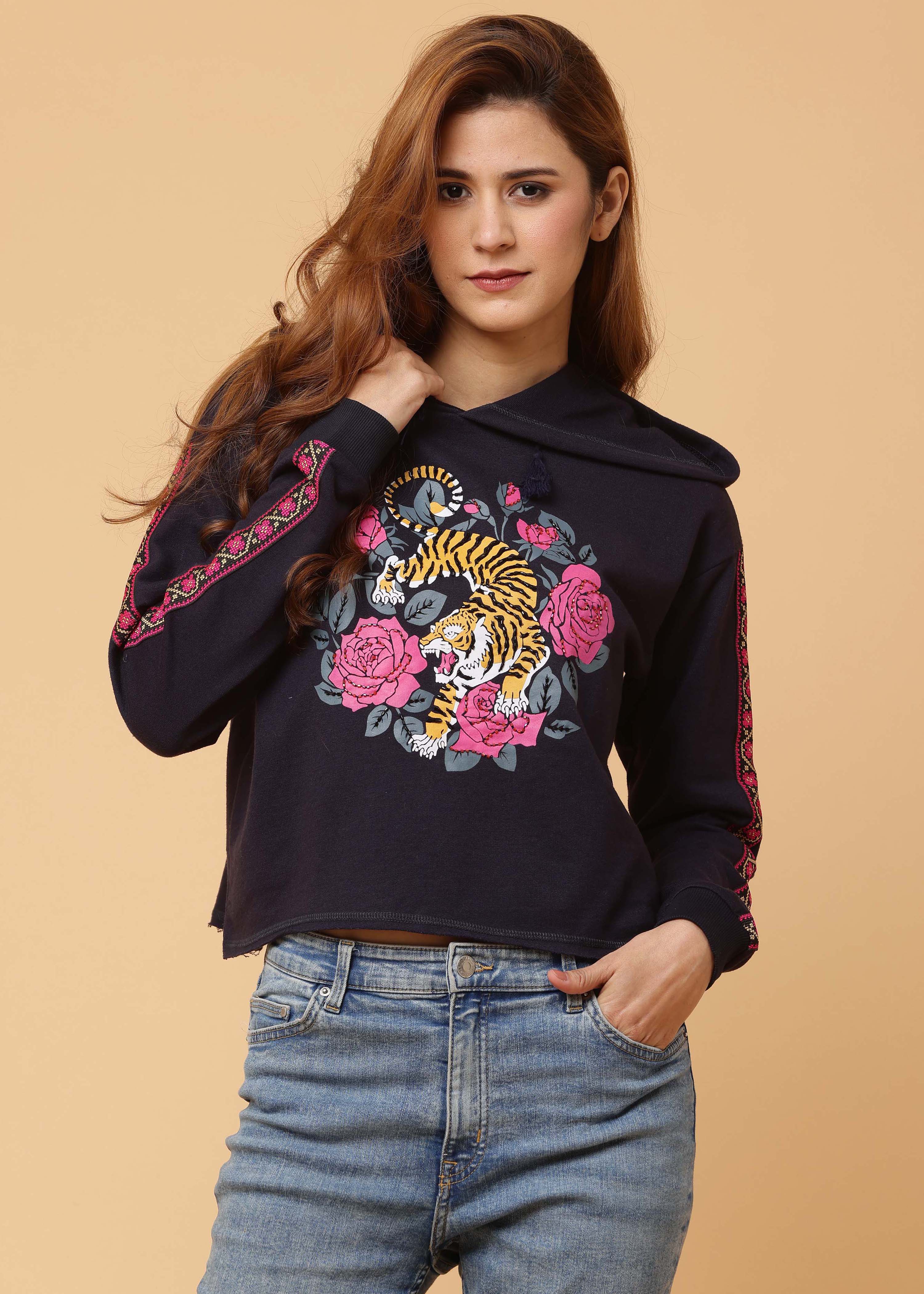 Graphic Printed Cropped Hooded Sweatshirt