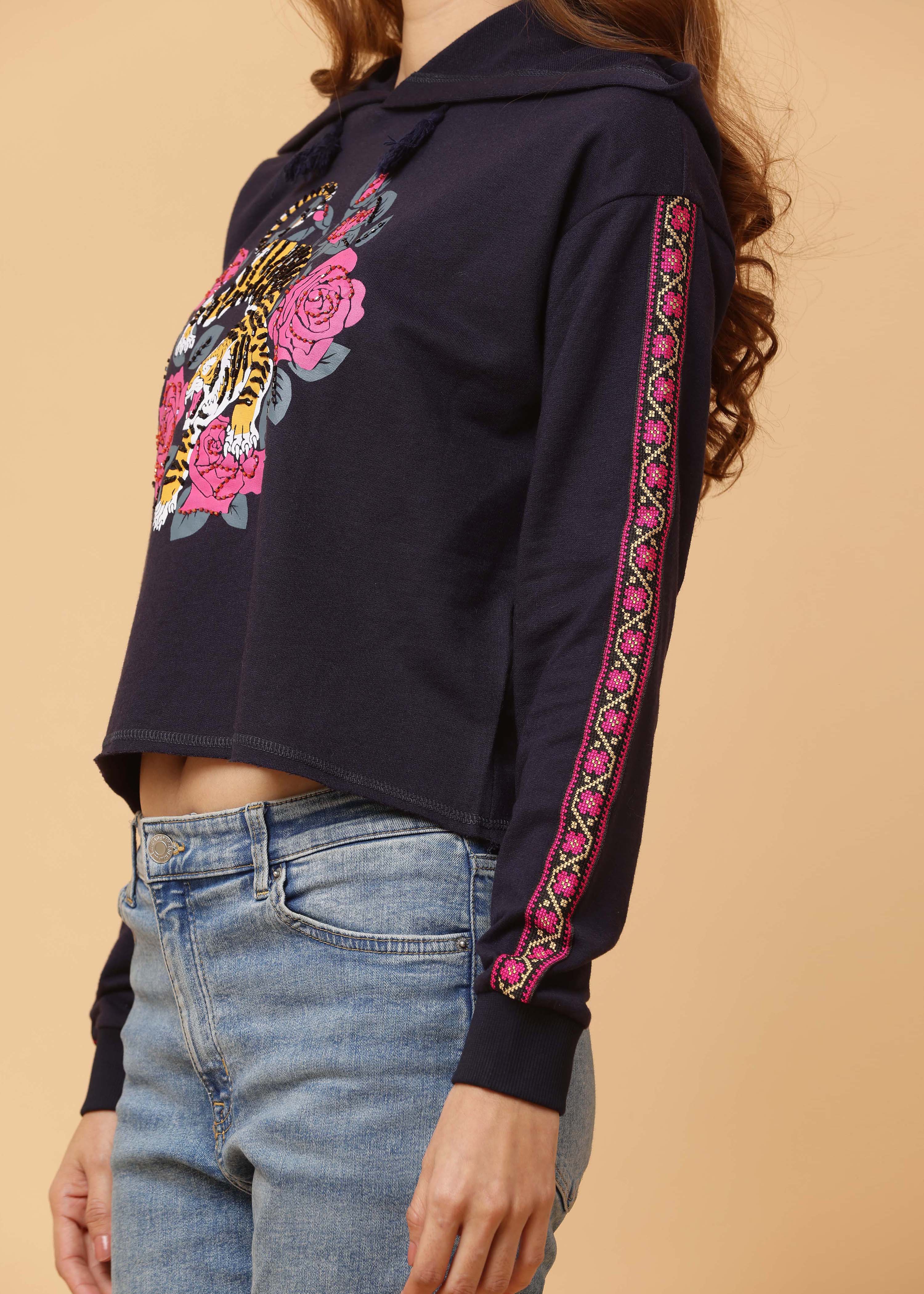 Graphic Printed Cropped Hooded Sweatshirt