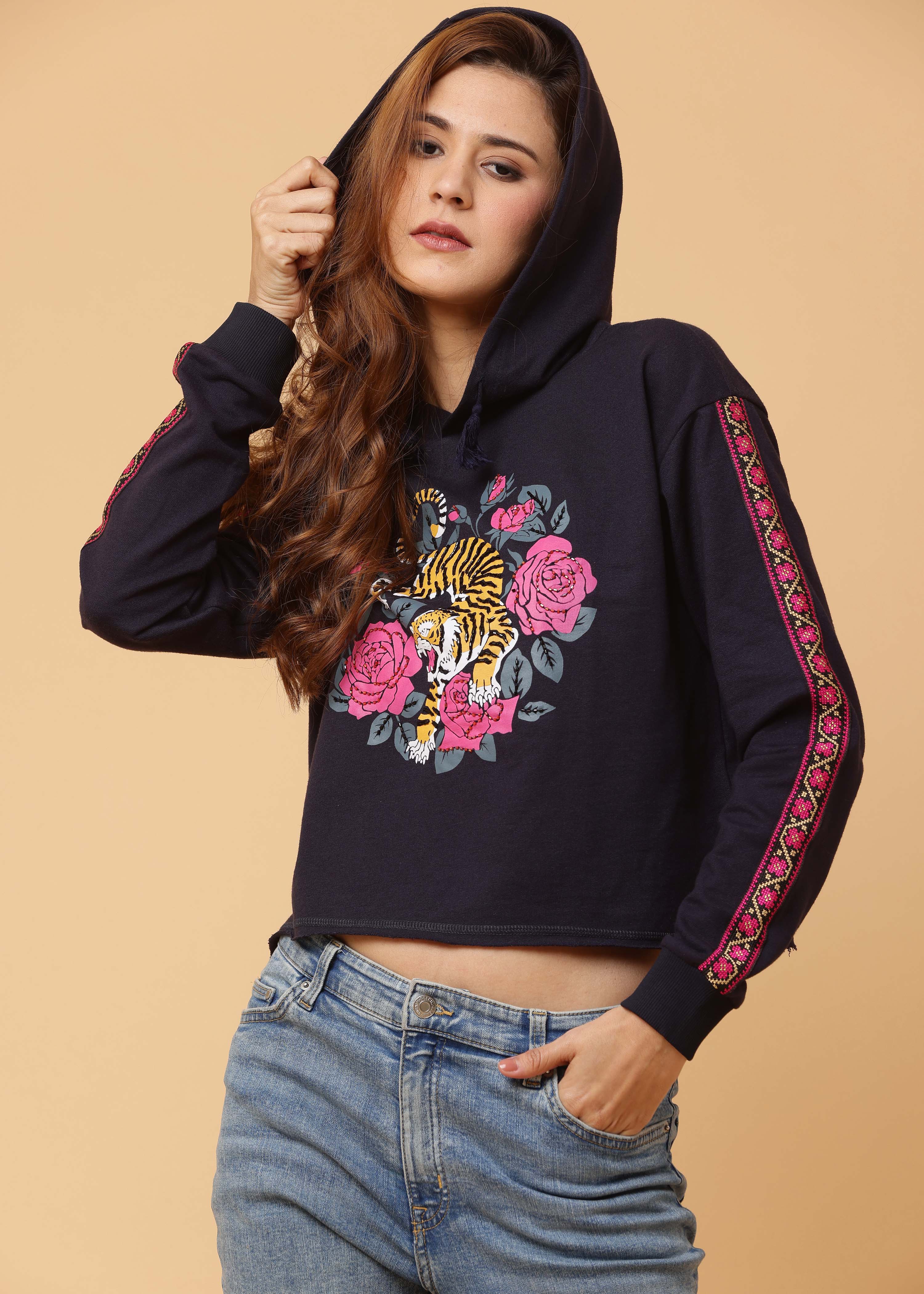 Graphic Printed Cropped Hooded Sweatshirt